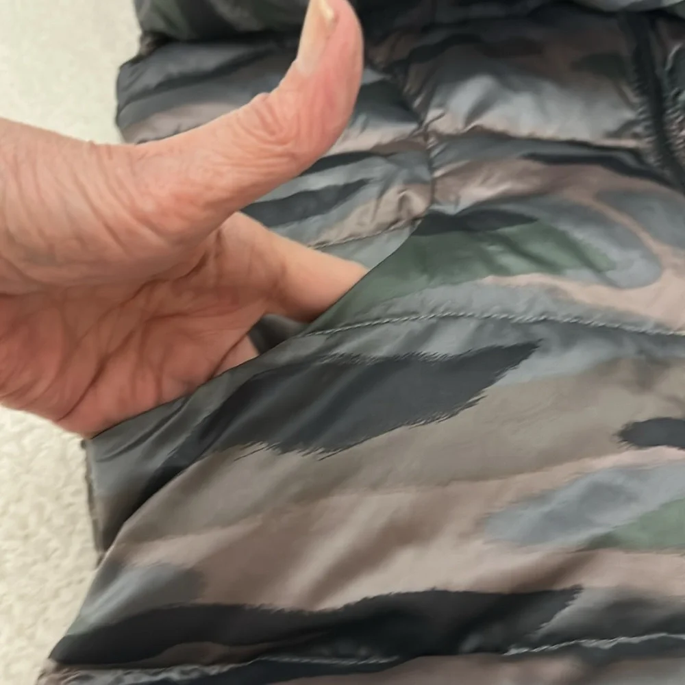 Lululemon Fluffin Awesome Coast Camo Butter Pink Down Jacket Size 8 - Picture 13 of 13